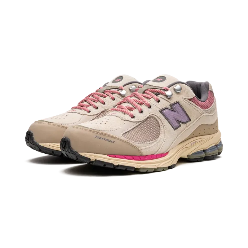 New Balance 2002R Hiking Pack - Beige Mens