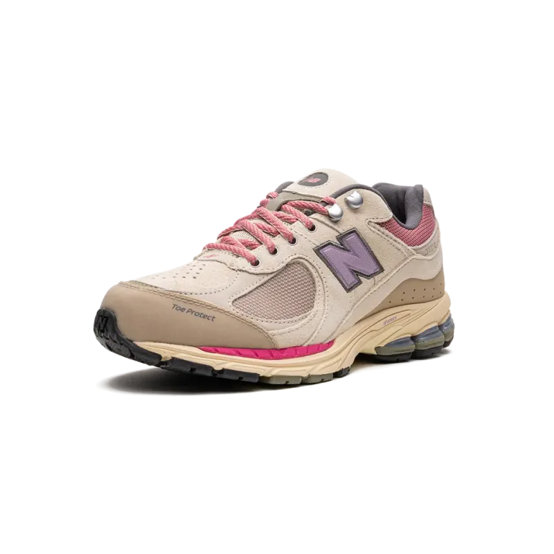 New Balance 2002R Hiking Pack - Beige Mens