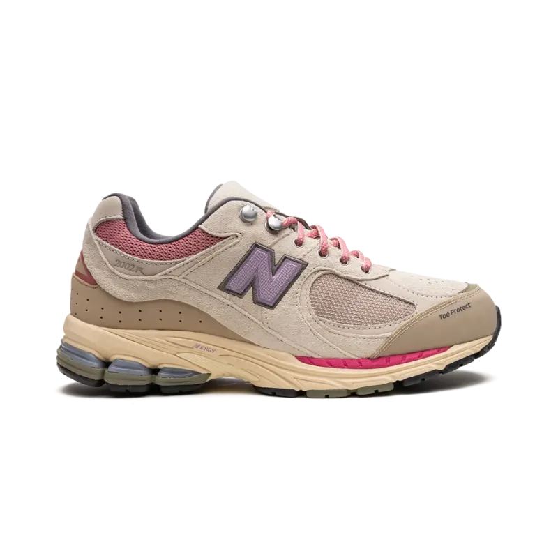 New Balance 2002R Hiking Pack - Beige Mens