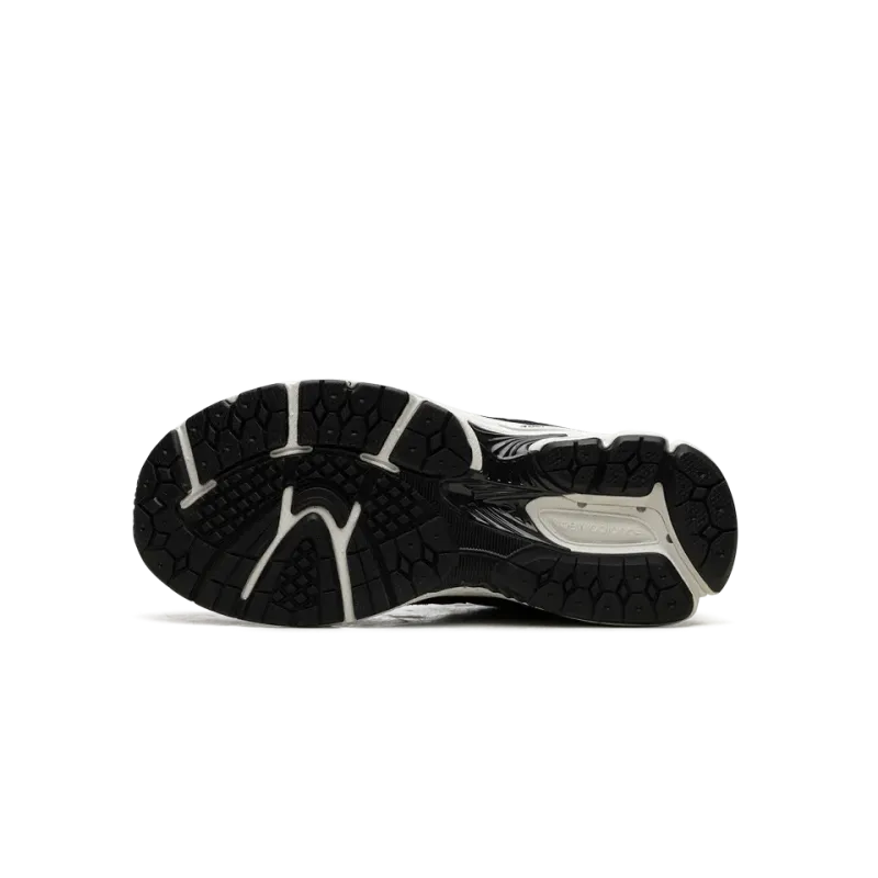 New Balance 2002R GS Black Grade School