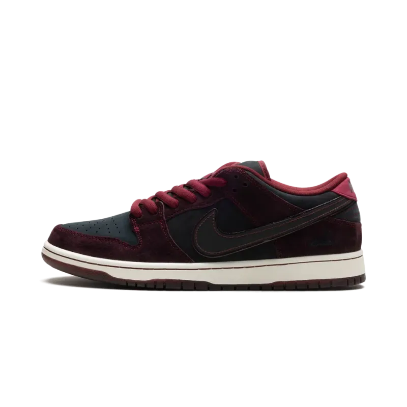 Nike SB Dunk Low Riot Skateshop Mens