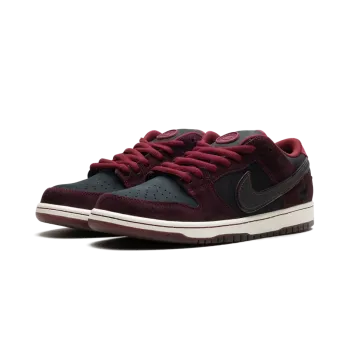 Nike SB Dunk Low Riot Skateshop Mens