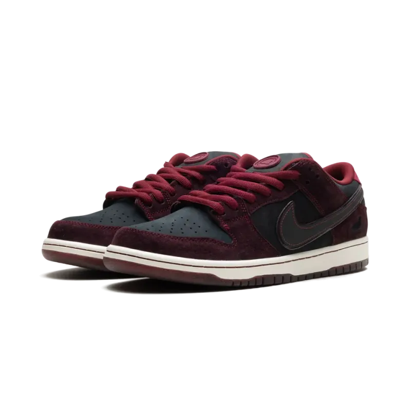 Nike SB Dunk Low Riot Skateshop Mens