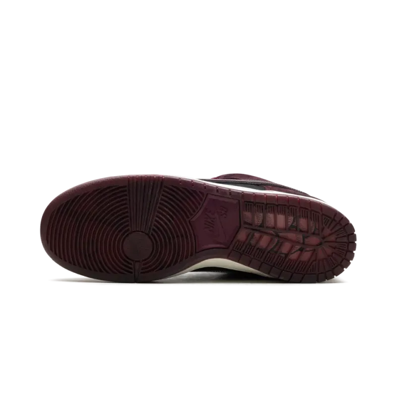 Nike SB Dunk Low Riot Skateshop Mens