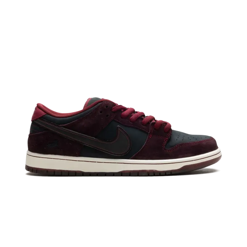 Nike SB Dunk Low Riot Skateshop Mens