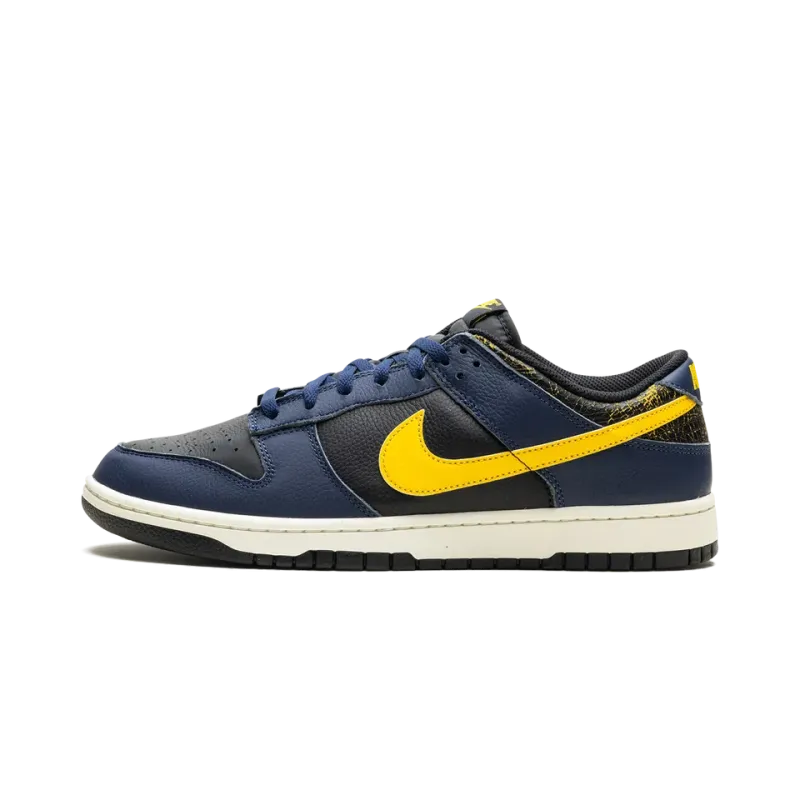 Nike Dunk Low Vintage Michigan Mens
