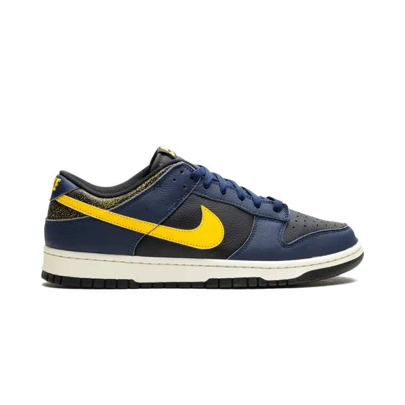 Nike Dunk Low Vintage Michigan Mens